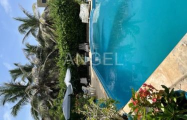 DAKAR ALMADIES : Petite villa bungalow sympathique entièrement équipée climatisée à Ngor à 1 min de la mer