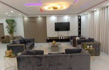 NGUERIGNE : Villa contemporaine 6 chambres avec piscine à vendre