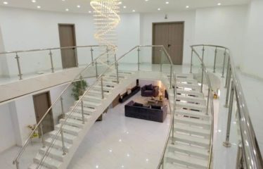 NGUERIGNE : Villa contemporaine 6 chambres avec piscine à vendre