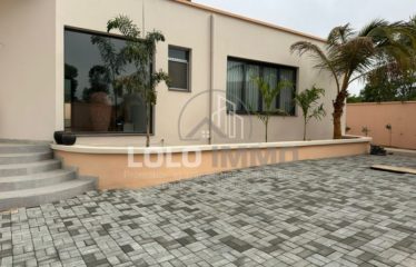 NGUERIGNE : Villa haut standing 5 chambres avec piscine à vendre