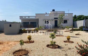 NGUERIGNE : Villa 3 chambres avec piscine à vendre