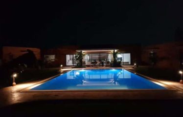 NGUERIGNE : Villa 4 chambres et son bungalow sur un terrain de 5 000 m2 à vendre
