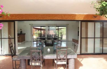 NGUERIGNE : Villa 4 chambres et son bungalow sur un terrain de 5 000 m2 à vendre