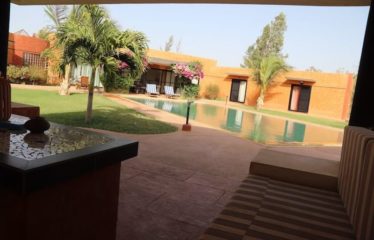 NGUERIGNE : Villa 4 chambres et son bungalow sur un terrain de 5 000 m2 à vendre