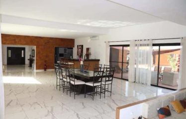 NGUERIGNE : Villa 4 chambres et son bungalow sur un terrain de 5 000 m2 à vendre