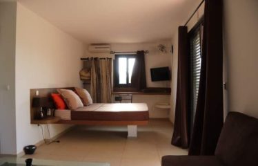 NGUERIGNE : Villa 4 chambres et son bungalow sur un terrain de 5 000 m2 à vendre
