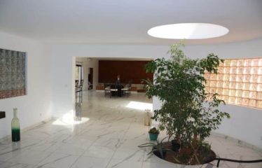 NGUERIGNE : Villa 4 chambres et son bungalow sur un terrain de 5 000 m2 à vendre
