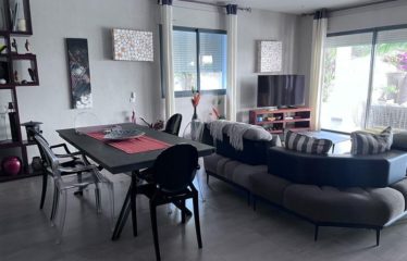 NGAPAROU : Villa sublime pieds dans l’eau de 8 chambres avec piscine à vendre