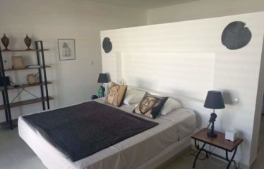 NGAPAROU : Villa contemporaine de 5 chambres avec piscine à vendre