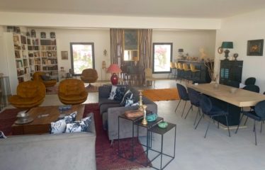 NGAPAROU : Villa contemporaine de 5 chambres avec piscine à vendre