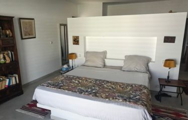 NGAPAROU : Villa contemporaine de 5 chambres avec piscine à vendre