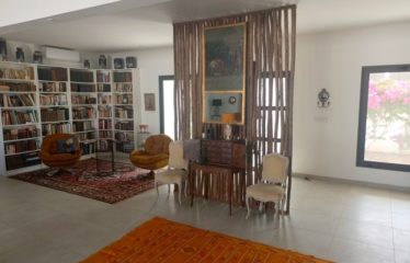 NGAPAROU : Villa contemporaine de 5 chambres avec piscine à vendre