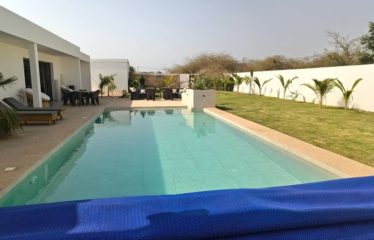 NGAPAROU : Villa contemporaine de 5 chambres avec piscine à vendre