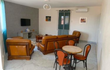 NGAPAROU : Villa de 3 chambres avec piscine + 1 Appartement T3 à vendre