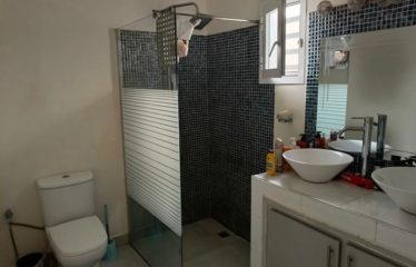 NGAPAROU : Villa de 3 chambres avec piscine + 1 Appartement T3 à vendre