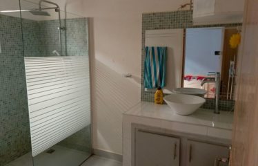 NGAPAROU : Villa de 3 chambres avec piscine + 1 Appartement T3 à vendre