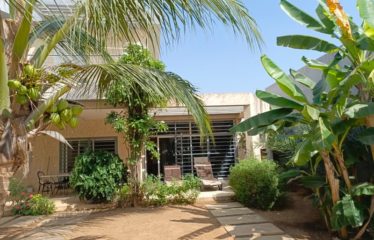 NGAPAROU : Villa de 3 chambres avec piscine + 1 Appartement T3 à vendre