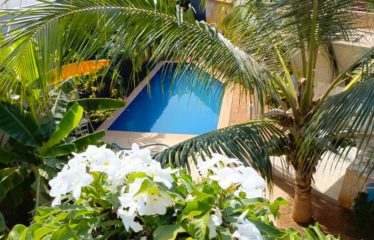 NGAPAROU : Villa de 3 chambres avec piscine + 1 Appartement T3 à vendre