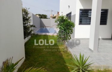 NGAPAROU : Villa R+1 neuve 4 chambres avec piscine à vendre – Bail