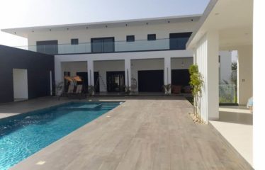 NGUERIGNE : Villa contemporaine de standing en R+1 4 chambres avec piscine à vendre