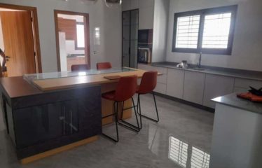 NGUERIGNE : Villa contemporaine de standing en R+1 4 chambres avec piscine à vendre