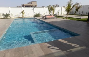 NGUERIGNE : Villa contemporaine de standing en R+1 4 chambres avec piscine à vendre