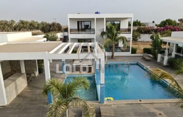 NGAPAROU : Ensemble résidentiel (villas et bungalows) bord de route à vendre