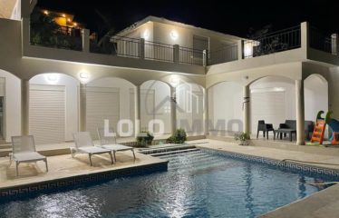NGAPAROU : Villa 3 chambres avec piscine deuxième ligne à vendre