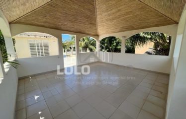 NGAPAROU : Villa 3 chambres avec piscine deuxième ligne à vendre