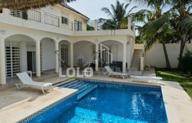 NGAPAROU : Villa 3 chambres avec piscine deuxième ligne à vendre