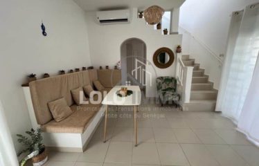 NGAPAROU : Villa 3 chambres avec piscine deuxième ligne à vendre