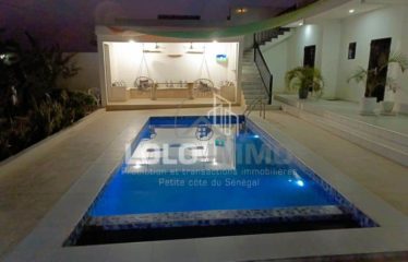 NGAPAROU : Villa contemporaine 5 chambres avec piscine à vendre