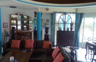 NGAPAROUY : Villa traditionnelle atypique 4 chambres avec vue sur mer à vendre