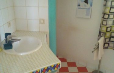 NGAPAROUY : Villa traditionnelle atypique 4 chambres avec vue sur mer à vendre