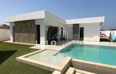 SOMONE : Villa standing au concept innovant avec piscine à vendre