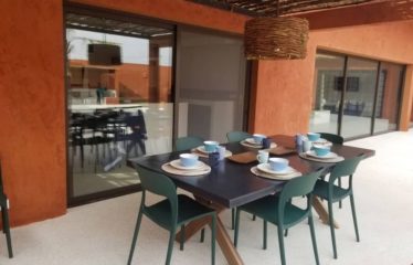 NGAPAROU : Magnifique propriété avec piscine en résidence à vendre