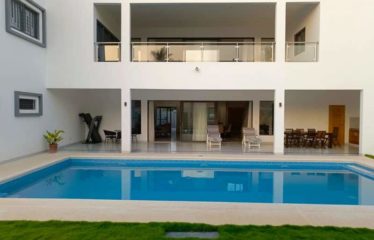 SALY : Villa contemporaine de 5 chambres avec piscine à louer à Saly Niakhakhal