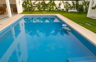 SALY : Villa contemporaine de 5 chambres avec piscine à louer à Saly Niakhakhal