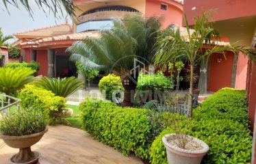 NGAPAROU : Hôtel à vendre