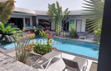 NGUERIGNE : Villa haut standing 4 chambres avec piscine à vendre – Promotion