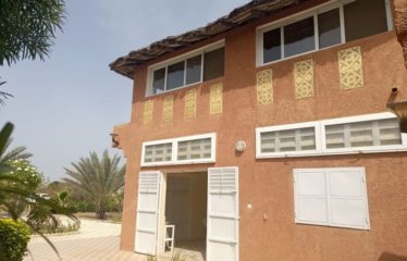 MBODIENNE : Villa et sa dépendance sur une parcelle de 1600m2 à vendre