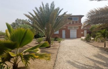 MBODIENNE : Villa et sa dépendance sur une parcelle de 1600m2 à vendre
