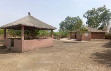 MBODIENNE : Villa et sa dépendance sur une parcelle de 1600m2 à vendre