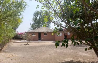 MBODIENNE : Villa et sa dépendance sur une parcelle de 1600m2 à vendre