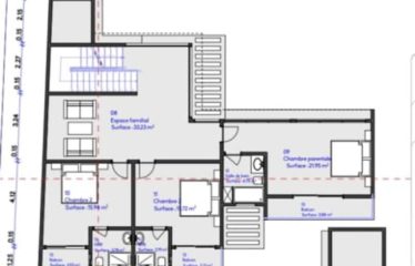 WARANG : Villa contemporaine de 3 chambres en R+1 avec piscine en construction à vendre