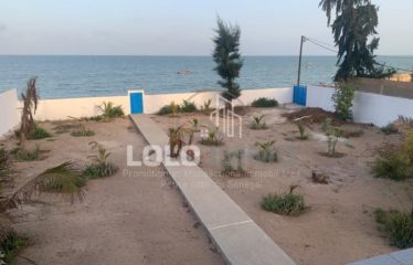 NIANING : Villa R+1 pieds dans l’eau 3 chambres à vendre