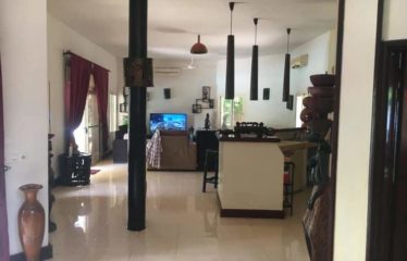 NIANING : Villa d’architecte de 300 m2 habitables et sa piscine originale à vendre