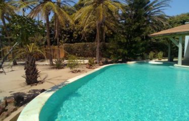 NIANING : Villa d’architecte de 300 m2 habitables et sa piscine originale à vendre