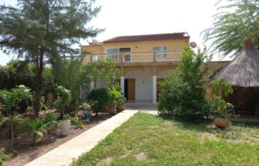 NIANING : Villa 6 chambres de 300 m2 avec piscine à vendre
