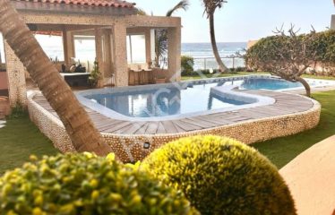 DAKAR NGOR : Très belle villa au Virage Pied dans l’eau avec piscine et vue sur mer